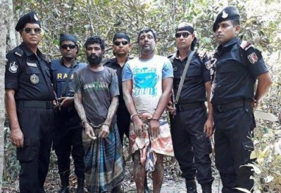 সুন্দরবন থেকে দুই বনদস্যুকে আটক করেছে র‌্যাব