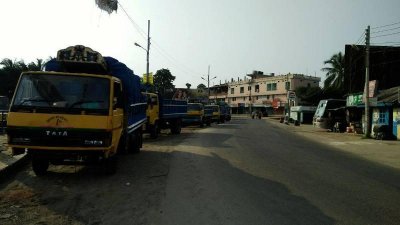 নিরাপদে চলাচলের দাবিতে রাঙামাটিতে পরিবহন ধর্মঘট চলছে