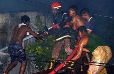 খুলনায় বস্তিতে আগুন, অর্ধশতাধিক ঘর ক্ষতিগ্রস্ত