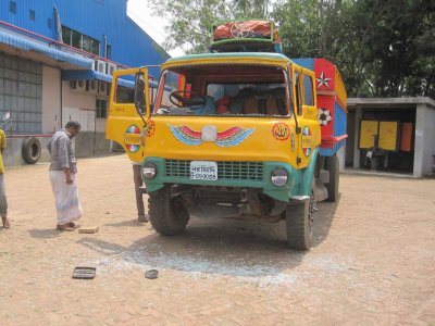 ঝুট ব্যবসাকে কেন্দ্র করে হামলা-ভাঙচুর