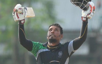 ১৯০ রানের ইনিংস খেলেছেন রকিবুল হাসান