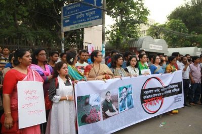 ধর্ষকদের গ্রেফতার ও শাস্তির দাবিতে সমাবেশ