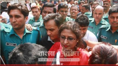 তদন্তকারী কর্মকর্তা ইসমত এমির পেছনে মুখ লুকানোর চেষ্টা সাফাত আহমেদ ও সাদমান সাকিফের