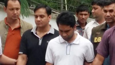 আদালতে নেওয়া হচ্ছে দুই আসামিকে