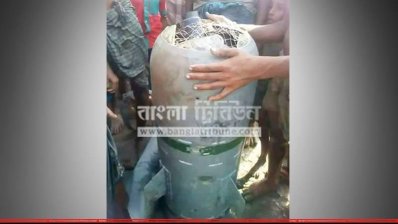 কক্সবাজারে উড়ন্ত বিমান থেকে পড়ে যাওয়া ডেমো বোমা উদ্ধার