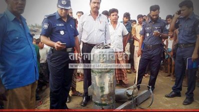 কক্সবাজারে উড়ন্ত বিমান থেকে পড়ে যাওয়া ডেমো বোমা উদ্ধার