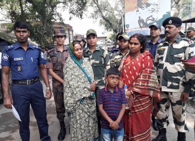 নারী-শিশুসহ তিন জনকে ভারতের অভিবাসন পুলিশের কাছে হস্তান্তর