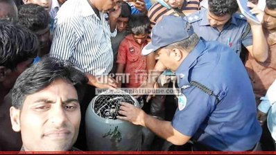 কক্সবাজারে উড়ন্ত বিমান থেকে পড়ে যাওয়া ডেমো বোমা উদ্ধার