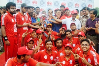 জাবিতে আন্তঃবিভাগ ক্রিকেটে চ্যাম্পিয়ন অর্থনীতি বিভাগ