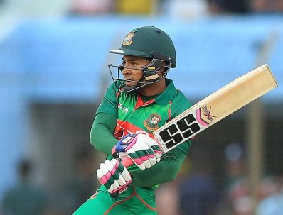 হাফসেঞ্চুরি করেই আউট মুশফিক