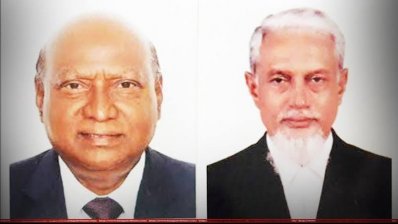 নবনির্বাচিত কমিটির সভাপতি অ্যাডভোকেট শাহ মো. খসরুজ্জামান (বামে) ও সাধারণ সম্পাদক অ্যাডভোকেট আবুল কালাম মোহম্মদ আখতার হোসেন