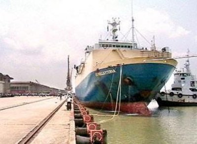 পণ্যবাহী বিদেশি জাহাজে প্রাণ ফিরে পাচ্ছে মংলা বন্দর