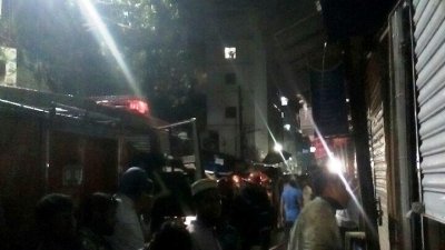 নীলক্ষেত বইয়ের মার্কেটে আগুন