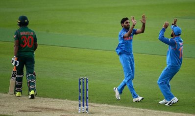 মাহমুদউল্লাহকে ফিরিয়ে ভুবনেশ্বরের উদযাপন