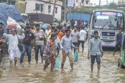 বৃষ্টিতে জলাবদ্ধতা, নাকাল চট্টগ্রামবাসী