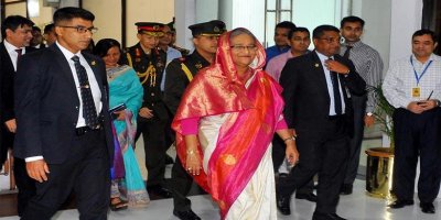 দেশে ফিরেছেন প্রধানমন্ত্রী। ছবি: ফোকাস বাংলা