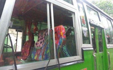 &lsquo;ঠিকানা পরিবহন&rsquo; এর গাড়ি ভাঙচুর
