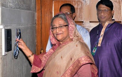 ডিজিটাল পদ্ধতিতে সংসদে হাজিরা দিলেন প্রধানমন্ত্রী