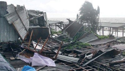 মোরার আঘাতে লণ্ডভণ্ড পতেঙ্গা উপকূল এলাকা