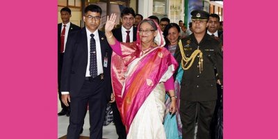 দেশে ফিরেছেন প্রধানমন্ত্রী। ছবি: ফোকাস বাংলা