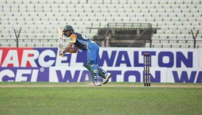 অপরাজিত ৬১ রানের পথে নাসির 