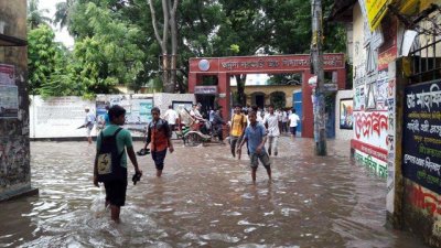 এক পশলা বৃষ্টি হলেই জলাবদ্ধতা ব্রাহ্মণবাড়িয়ায়!