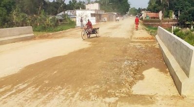 দিনাজপুরে কালভার্ট নির্মাণে অনিয়মের অভিযোগ