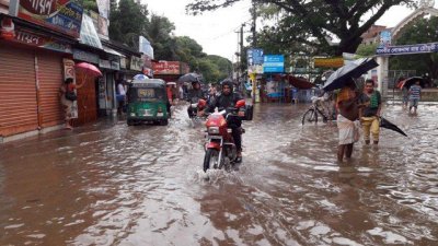 এক পশলা বৃষ্টি হলেই জলাবদ্ধতা ব্রাহ্মণবাড়িয়ায়!