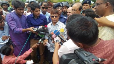 ঘটনাস্থলে আইজিপি শহীদুল হক