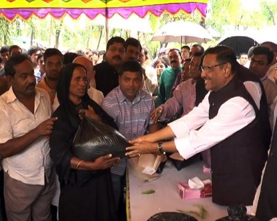 বিএনপি দুর্গতদের মাঝে ফটোসেশন করতে যায়: ওবায়দুল কাদের