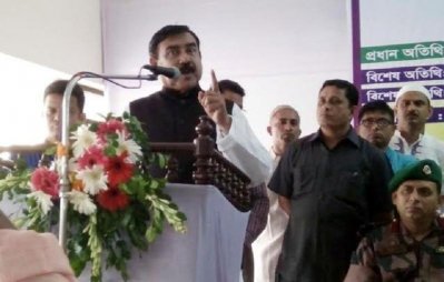 বেনাপোল স্থলবন্দরের আন্তর্জাতিক যাত্রী টার্মিনাল ভবনের কার্যক্রম উদ্বোধন উপলক্ষে আয়োজিত অনুষ্ঠানে বক্তব্য রাখছেন শাজাহান খান