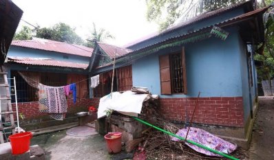 শরিফ খানের বাড়ি