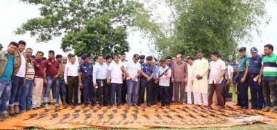 নারায়ণগঞ্জের রূপগঞ্জ থানার পূর্বাচল থেকে অস্ত্র উদ্ধারের পর 