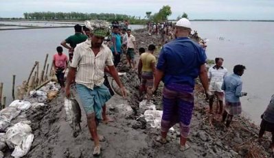 সাতক্ষীরায় খোলপেটুয়া বেড়িবাঁধে ফের ভাঙন