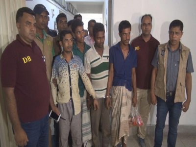নারায়ণগঞ্জে অস্ত্র উদ্ধারের ঘটনায় আটকরা