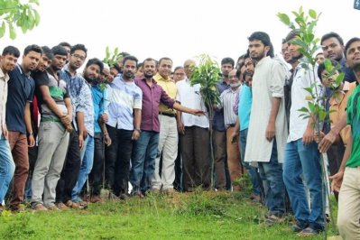 সিকৃবি শাখা ছাত্রলীগের বৃক্ষ রোপণ কর্মসূচি