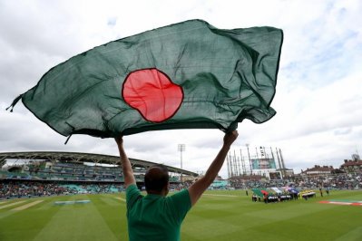 বৃষ্টিতে বেঁচে থাকল মাশরাফিদের স্বপ্ন