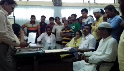 সিরাজগঞ্জে তাঁতীদের মারধর ও টানা-হেচড়ার অভিযোগ
