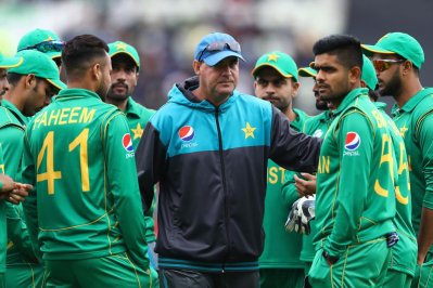 দক্ষিণ আফ্রিকার বিপক্ষে পাকিস্তানের টিকে থাকার লড়াই