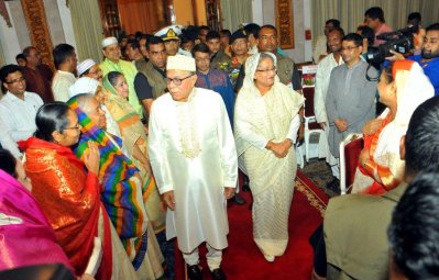 বঙ্গভবনে ইফতারের আগে ঘুরে ঘুরে সবার খোঁজ নেন রাষ্ট্রপতি ও প্রধানমন্ত্রী