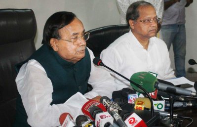 ঈদের আগাম টিকিট বিক্রি নিয়ে বৃহস্পতিবার সংবাদ সম্মেলন করেন রেলপথমন্ত্রী মুজিবুল হক। ছবি-ফোকাস বাংলা