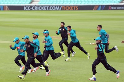 চলছে অনুশীলন