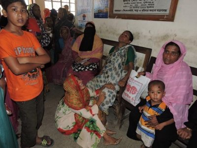 গুলিবিদ্ধ ব্যক্তিদের স্বজনদের আহাজারি