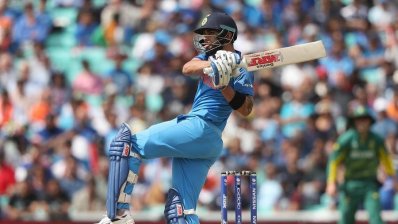 দর্শনীয় কয়েকটি শট খেললেন কোহলি