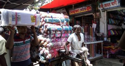 জমে উঠেছে বাবুরহাট, কেনাবেচা চলছে পুরোদমে