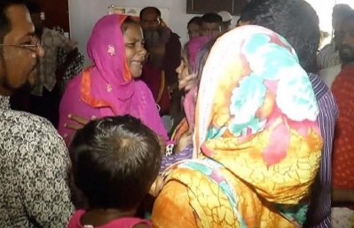 দুর্ঘটনার পর স্বজনদের কান্না (ছবি- মাদারীপুর প্রতিনিধি)