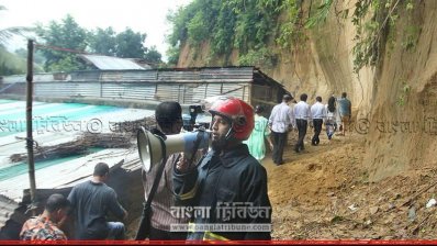 চট্টগ্রামে পাহাড়ে ধসের বিষয়ে সতর্ক করে মাইকিং
