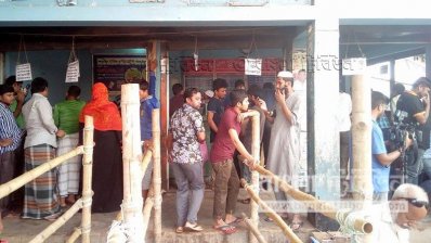 পর্বত সিনেমা হলের পাশে হানিফ কাউন্টার