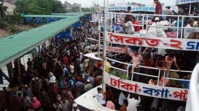 সদরঘাটে যাত্রীদের ভিড় (ফাইল ফটো)