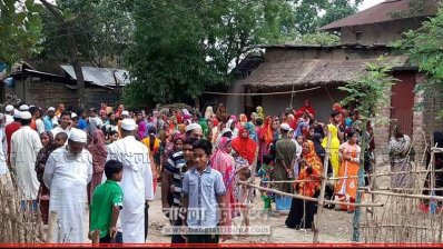 রাঙামাটিতে নিহত সেনা সদস্য চঞ্চলদের বাড়ি (ছবি-বগুড়া প্রতিনিধি)